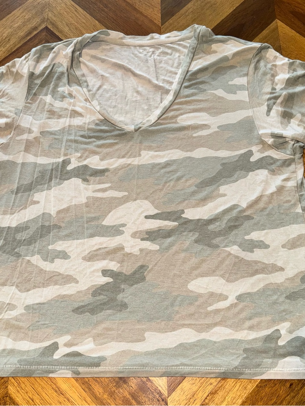 American Eagle Outfitters Women's Short Sleeve Camo Tee in Beige and Gray